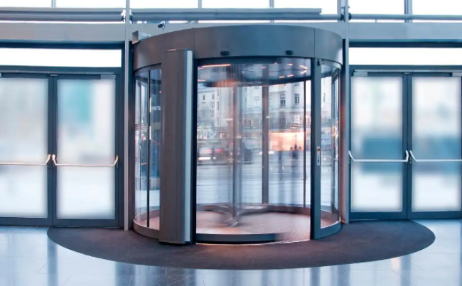 甘肃应对人流量大的入口？旋转门的高效分流与不间断通行优势！